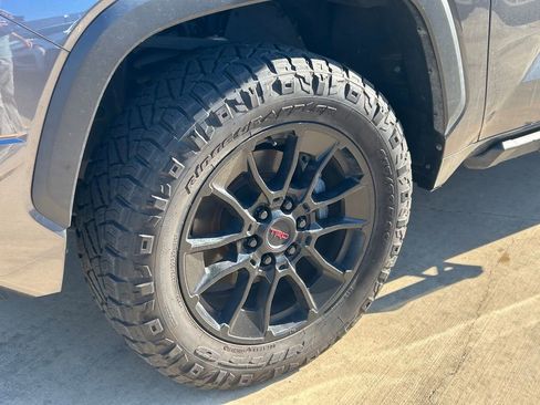 Used 2023 Toyota Tundra SR5 w/ SR5 Convenience Package AWD/4WD image 9