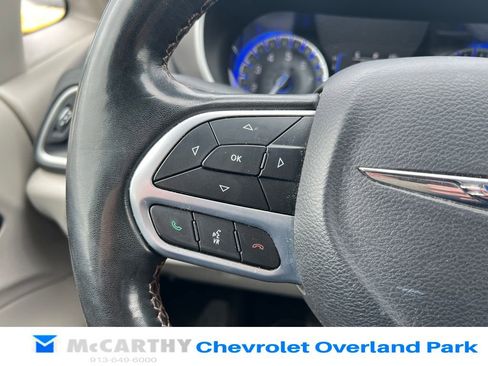 Used 2020 Chrysler Pacifica Touring-L image 11