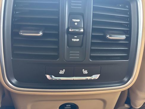 Used 2017 Porsche Macan Turbo AWD/4WD image 15