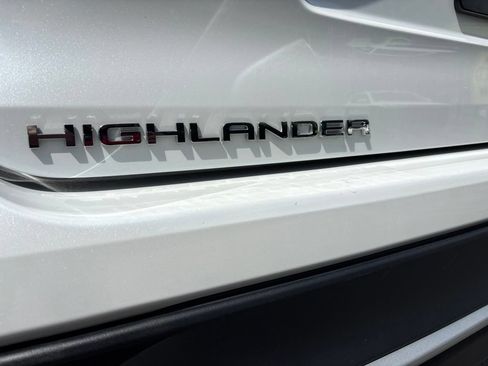 Used 2024 Toyota Highlander XSE AWD/4WD image 16