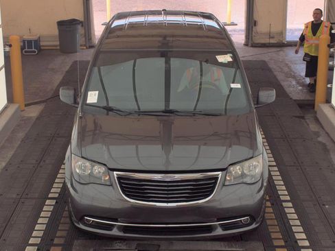 Used 2015 Chrysler Town & Country S FWD image 2