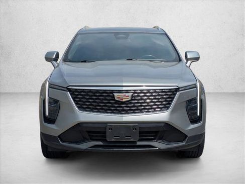 Used 2024 Cadillac XT4 Premium Luxury image 2