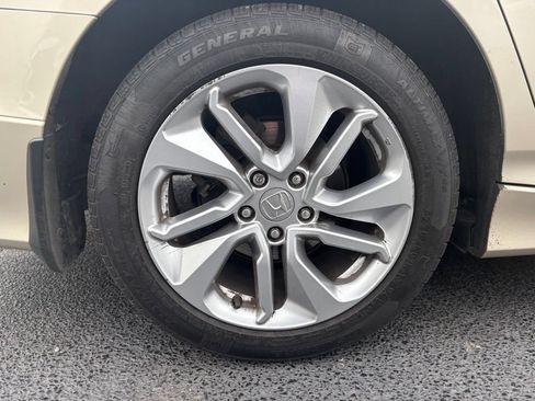 Used 2018 Honda Accord LX image 9