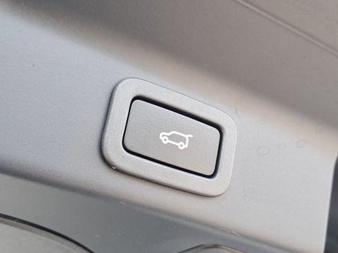 Used 2020 Jaguar F-PACE Checkered Flag image 12