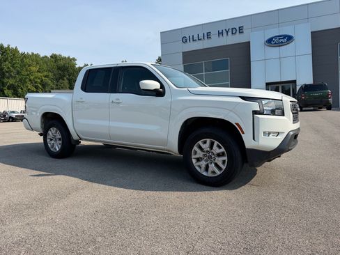 Used 2024 Nissan Frontier SV w/ SV Convenience Package AWD/4WD image 2
