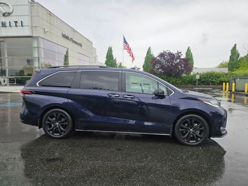 Used 2022 Toyota Sienna XSE FWD image 8