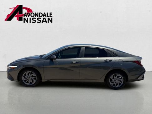 Used 2024 Hyundai Elantra SEL FWD image 3