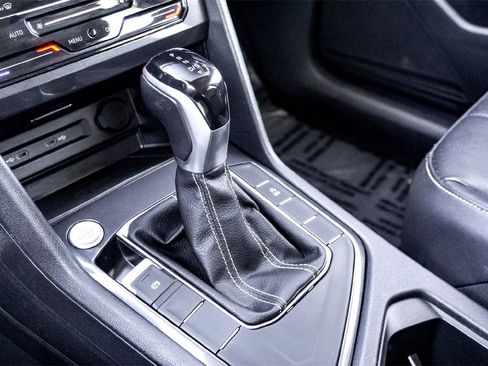 Used 2024 Volkswagen Tiguan SE image 25