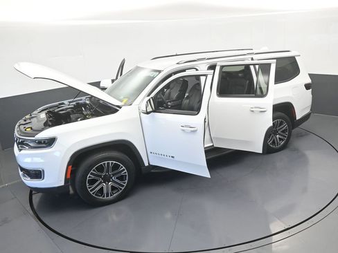 Used 2022 Jeep Wagoneer Series III RWD image 69