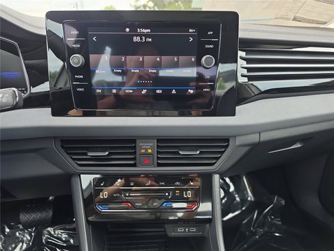 New 2026 Volkswagen Jetta SE FWD image 18