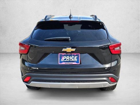 Used 2025 Chevrolet Trax LT image 7