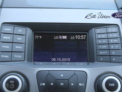 Used 2016 Ford Taurus SEL FWD image 19