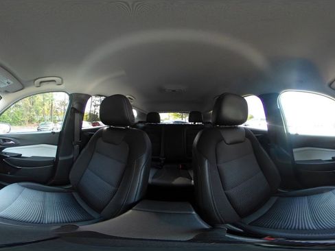 Used 2025 Chevrolet Trax LT w/ LT Convenience Package FWD image 43
