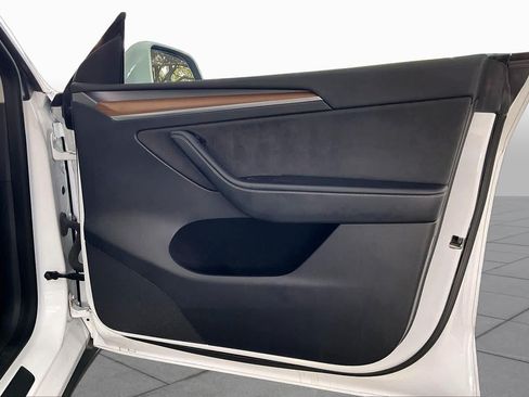Used 2023 Tesla Model Y AWD image 22