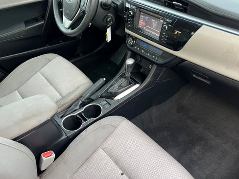 Used 2015 Toyota Corolla LE image 14