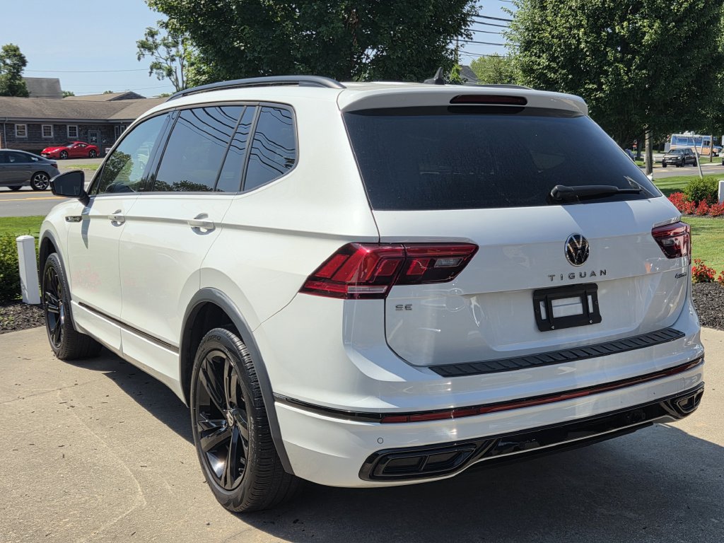 Used 2024 Volkswagen Tiguan SE R-Line AWD/4WD image 8