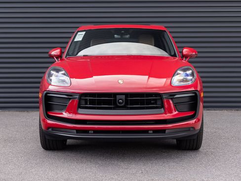 Certified 2026 Porsche Macan AWD/4WD image 7