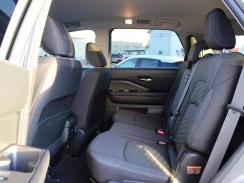 Certified 2022 Nissan Pathfinder SV image 12