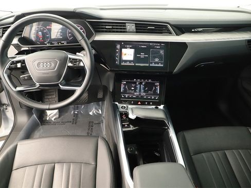 Used 2023 Audi e-tron Premium Plus w/ Premium Plus Package image 18