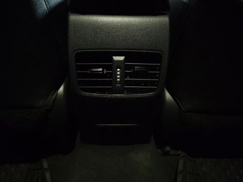 Used 2022 Toyota Corolla Cross XLE image 12