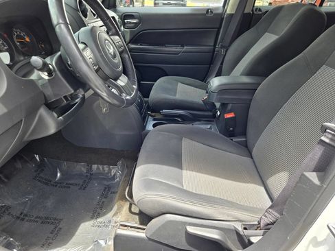 Used 2017 Jeep Patriot Latitude AWD/4WD image 28