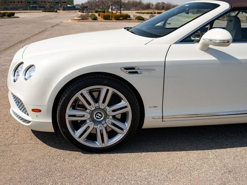 Used 2017 Bentley Continental GT image 22