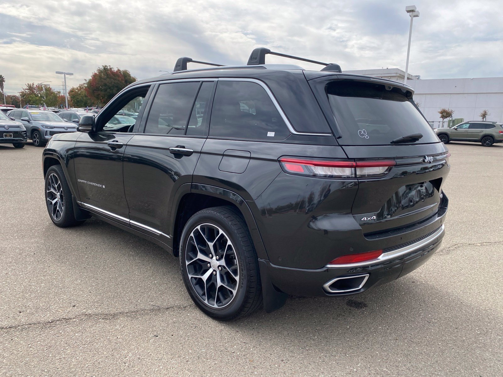 Used 2023 Jeep Grand Cherokee Summit AWD/4WD image 7