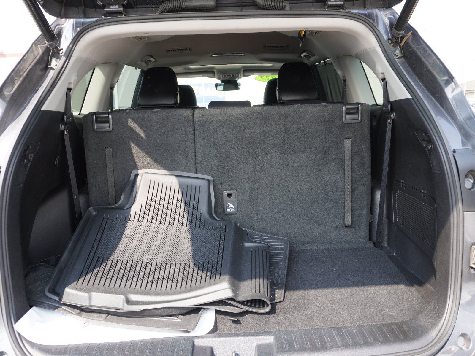 Used 2022 Toyota Highlander XLE FWD image 11