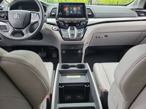 Used 2018 Honda Odyssey Elite image 16