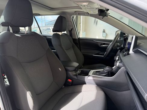 Used 2025 Toyota RAV4 XLE image 38
