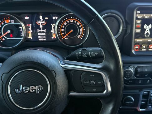 Used 2018 Jeep Wrangler Unlimited Sahara w/ Uconnect 4C Nav & Sound Group AWD/4WD image 31