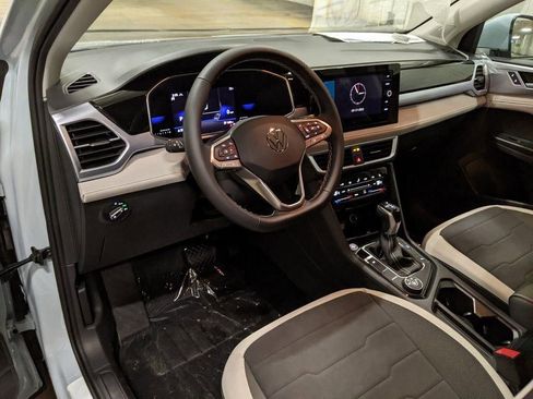 New 2026 Volkswagen Taos SE image 8