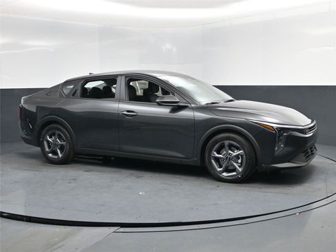 New 2025 Kia K4 LXS image 2