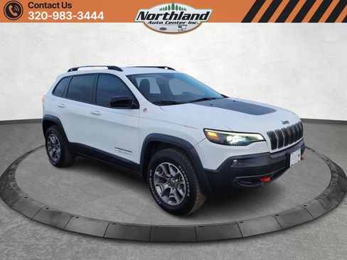 Used 2022 Jeep Cherokee Trailhawk image 3