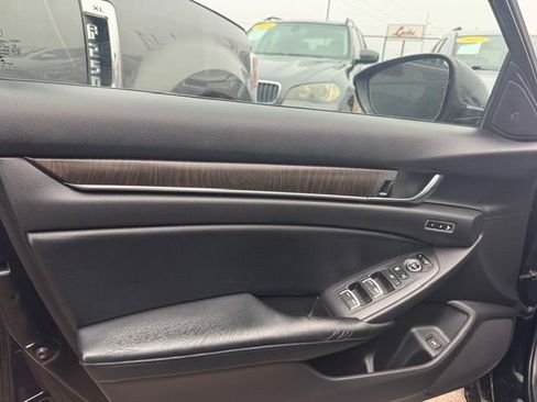 Used 2018 Honda Accord Touring image 16