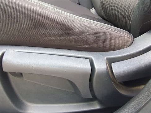 Used 2020 Nissan Rogue SV image 16