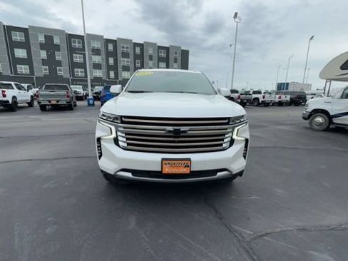 Used 2024 Chevrolet Suburban High Country w/ Advanced Technology Package AWD/4WD image 3