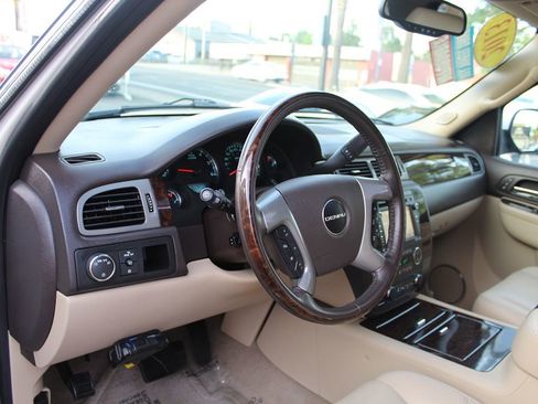 Used 2013 GMC Yukon Denali AWD/4WD image 18