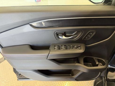 Used 2025 Honda Pilot Black Edition image 23