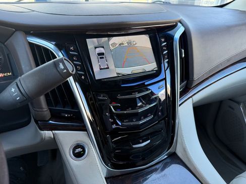Used 2015 Cadillac Escalade ESV Premium RWD image 35