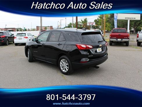 Used 2021 Chevrolet Equinox LS w/ LS Convenience Package AWD/4WD image 3