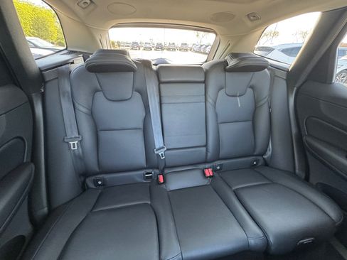Used 2021 Volvo XC60 T5 Momentum w/ Advanced Package AWD/4WD image 18