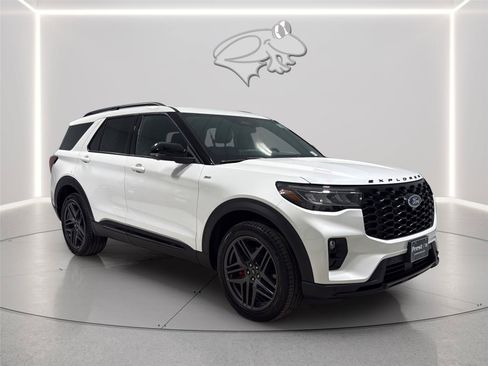 Certified 2025 Ford Explorer ST-Line w/ Premium Package AWD/4WD image 7