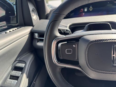 Used 2025 Lincoln Navigator Reserve w/ Jet Appearance Package image 11