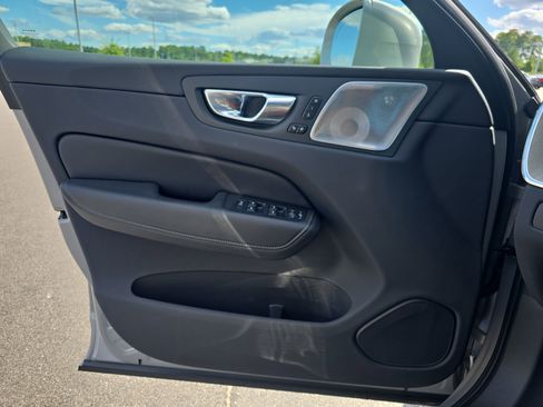 Used 2022 Volvo XC60 B5 Inscription image 24