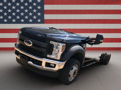 Used 2019 Ford F550 4x4 Regular Cab Super Duty image 2