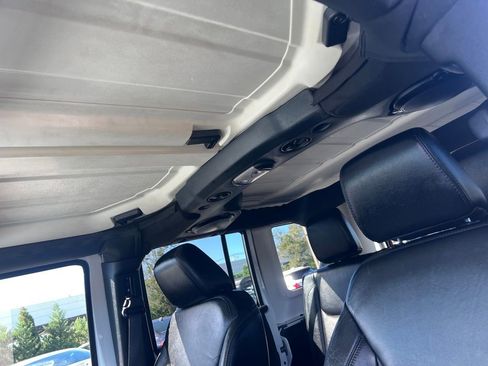 Used 2014 Jeep Wrangler Unlimited Sahara image 22