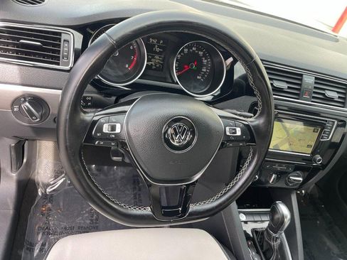 Used 2016 Volkswagen Jetta Sport FWD image 21