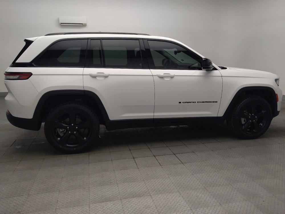 Used 2023 Jeep Grand Cherokee Limited w/ Black Appearance Package RWD image 10