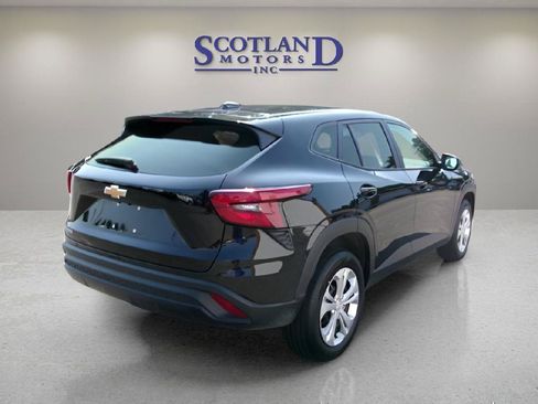 Used 2025 Chevrolet Trax LS FWD image 6